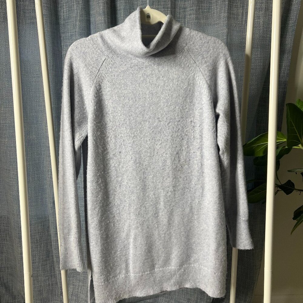 Ann Taylor XS Sweater – Timeless & Cozy
